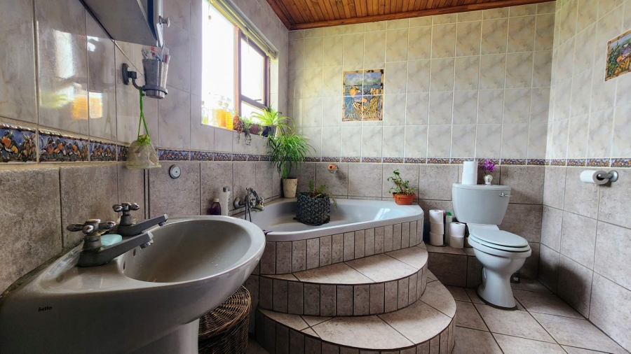 5 Bedroom Property for Sale in Uilenkraalsmond Western Cape